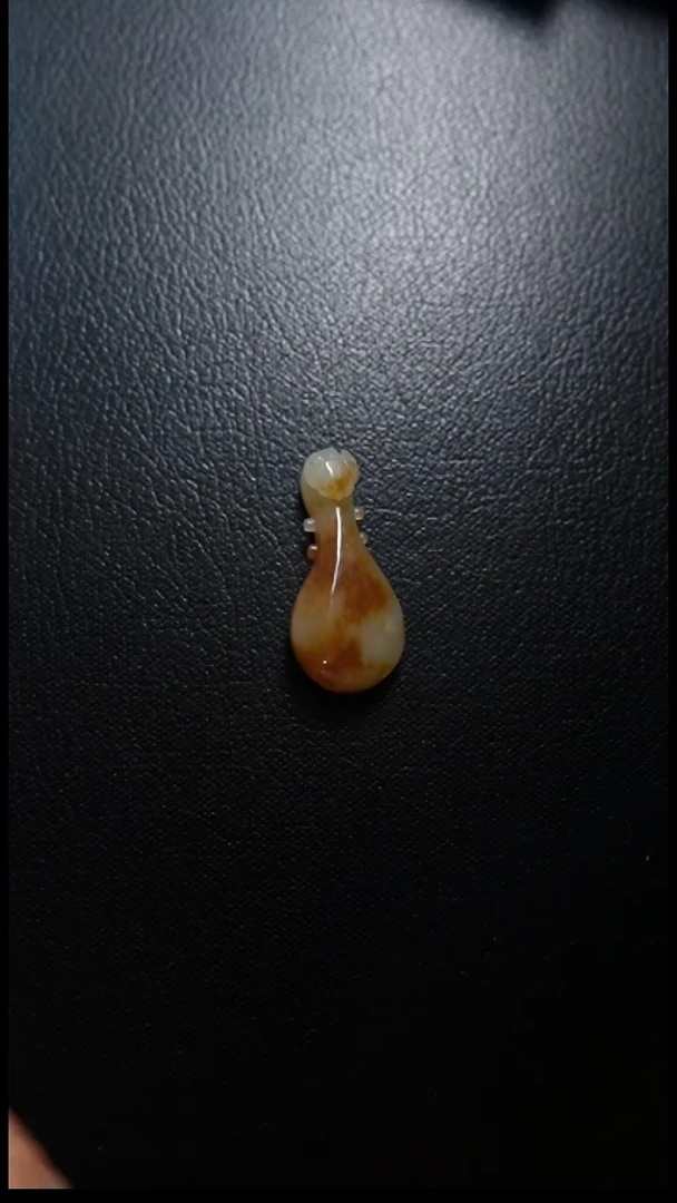 颈饰未镶嵌和田玉吊坠