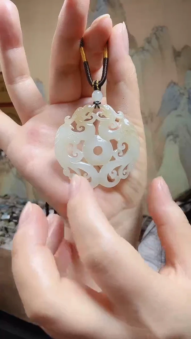 和田玉未镶嵌颈饰.