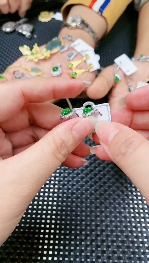 【闪购商品】翡翠耳饰未镶嵌11111111