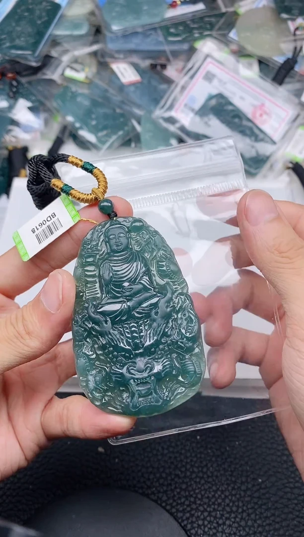 颈饰未镶嵌翡翠
