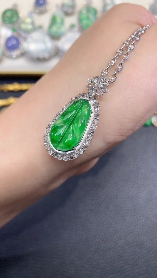 吊坠(不含链)18K金镶嵌翡翠C44