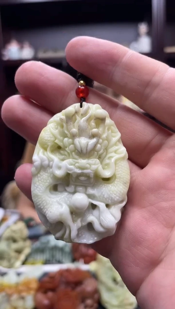 岫玉未镶嵌吊坠·