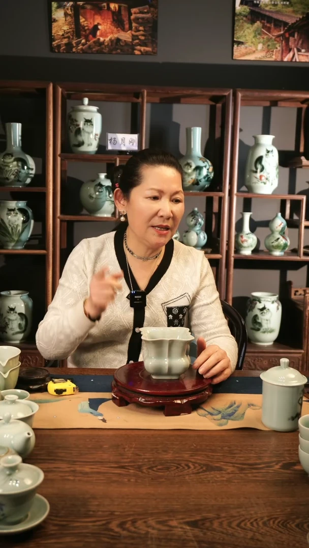 【闪购商品】粉青 四方花口 水盂