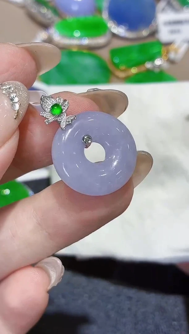 颈饰18K金镶嵌翡翠天然A货翡翠