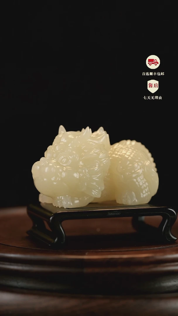 云南石竹叶青雕刻：麒麟纳福摆件