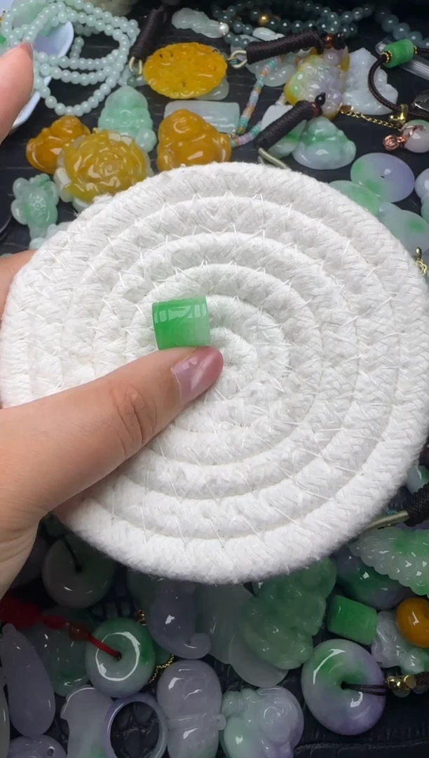 颈饰未镶嵌翡翠缅甸翡翠吊坠