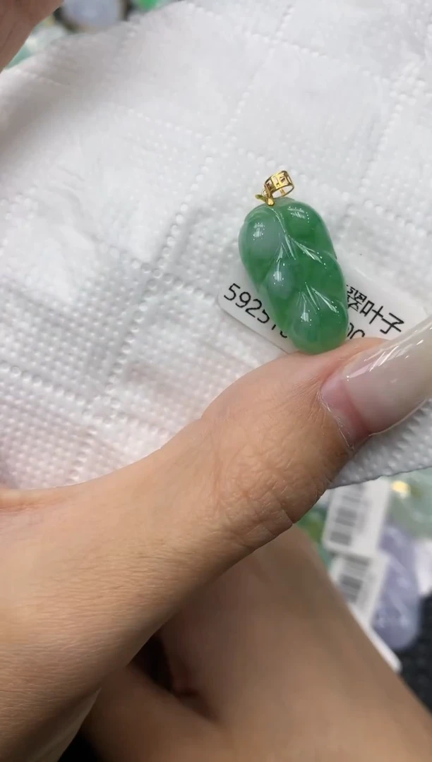 颈饰18K金镶嵌翡翠11111111111
