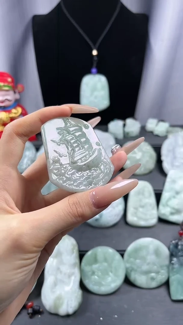 【闪购商品】翡翠颈饰未镶嵌一帆风顺