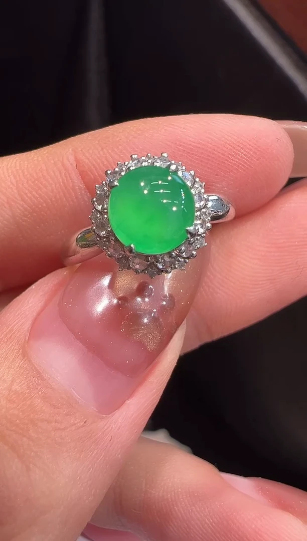 18K金镶嵌戒指翡翠戒指