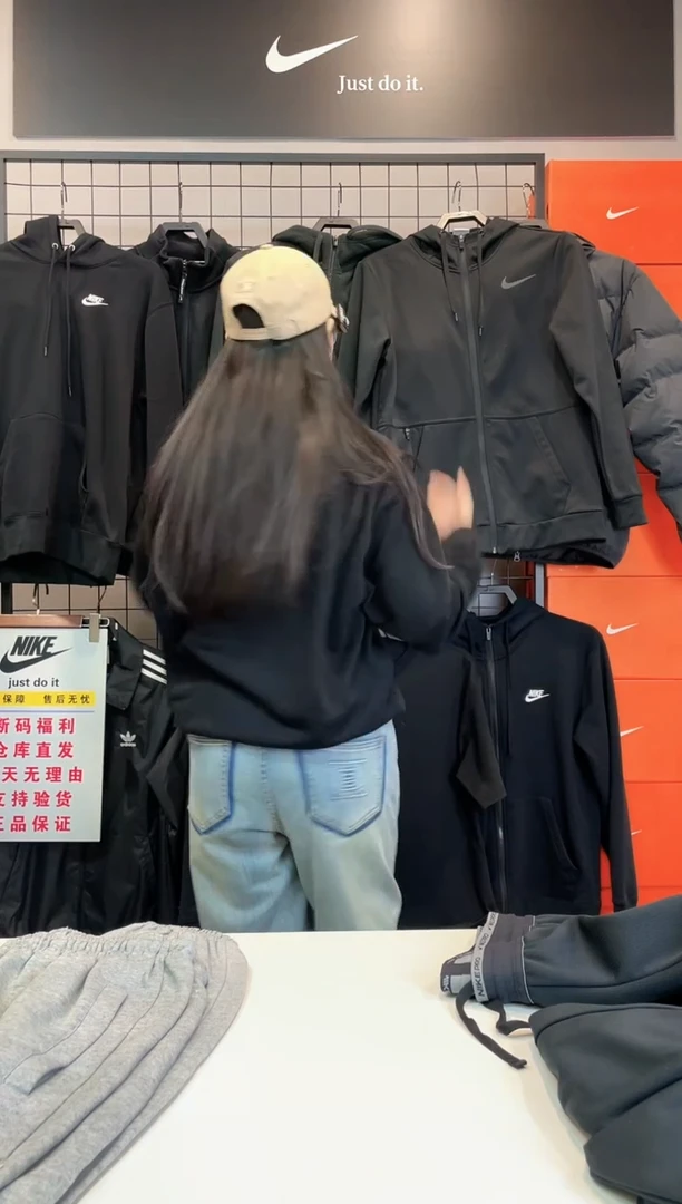 2667 黑色卫衣XXL码 180-200斤 不退换