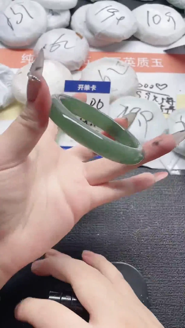 未镶嵌手镯石英质玉107-60