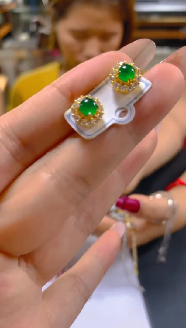 翡翠未镶嵌耳饰多样性发一