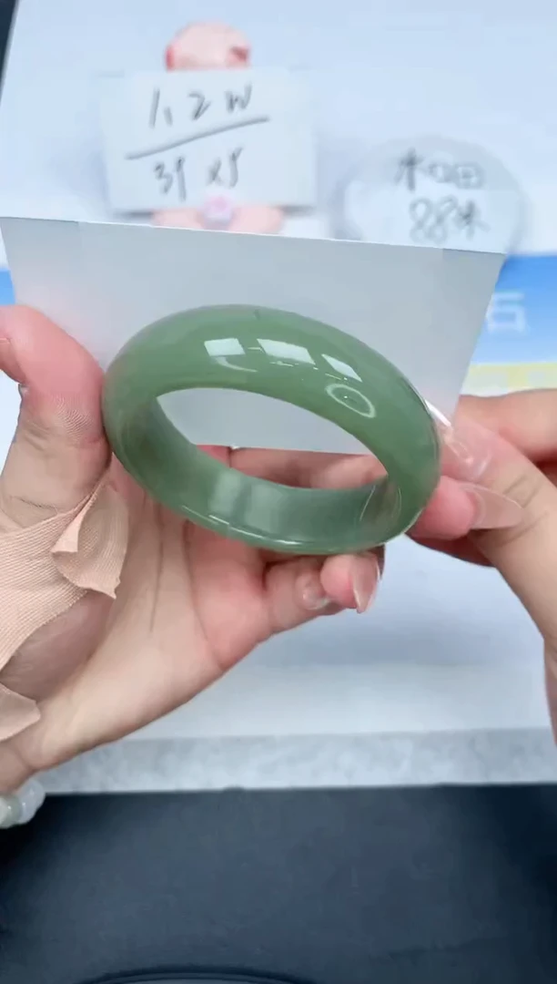 【闪购商品】石英质玉手镯未镶嵌68-60