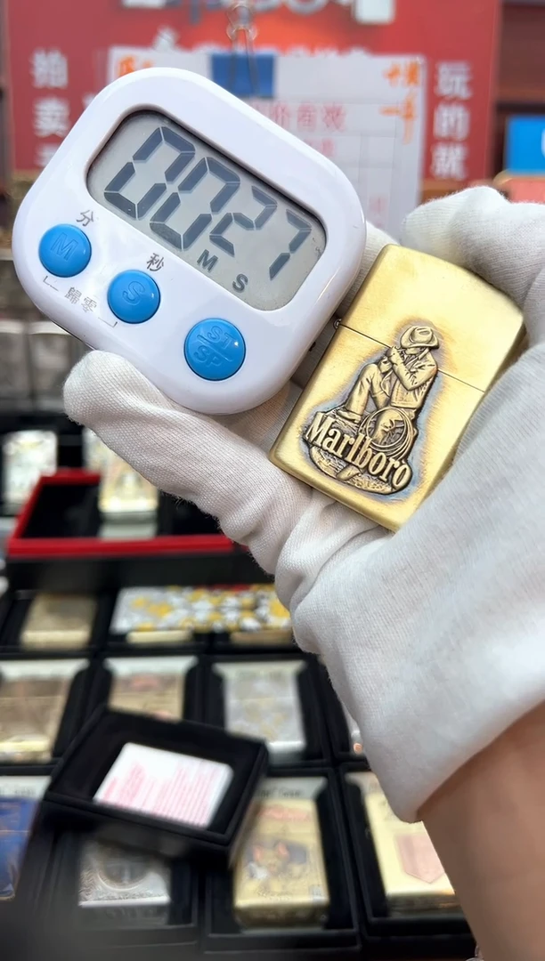 黄铜常规万宝路蹲姿