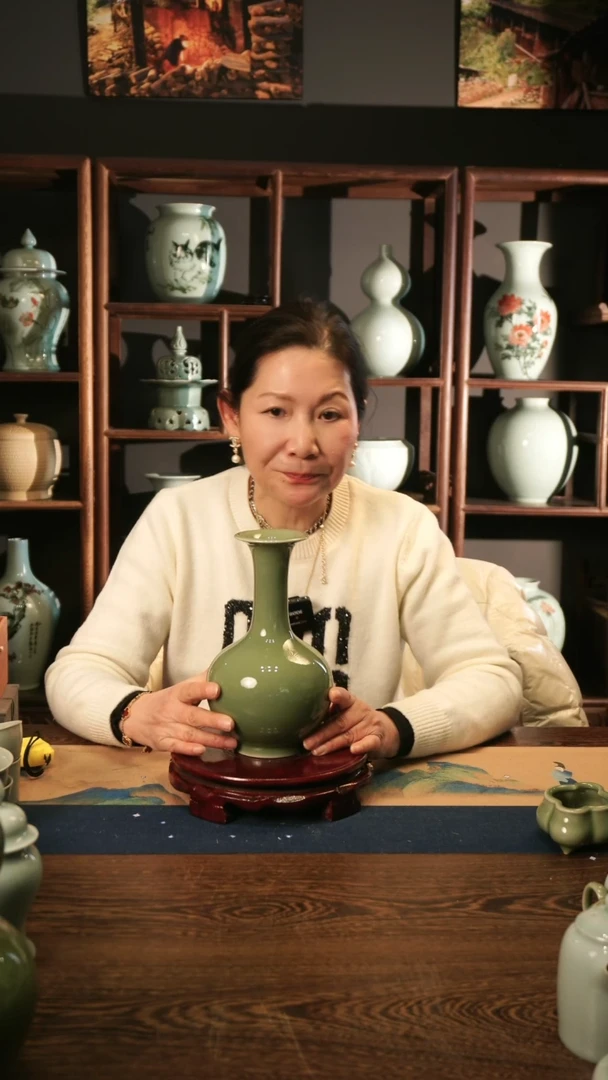 【闪购商品】纯手工 豆青釉 长颈瓶