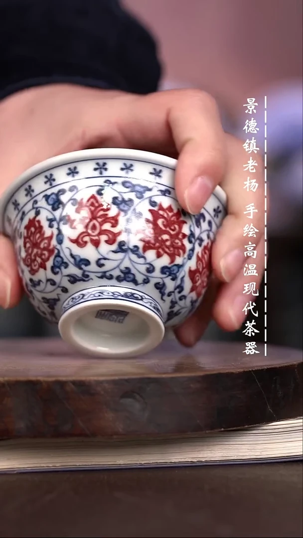 微瑕福利  现代瓷大压手兔