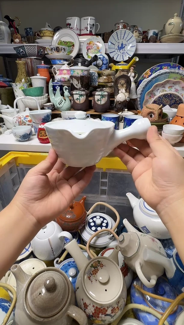 中古瓷器，默认微瑕-049，白色的侧把壶，无底款，器形好看