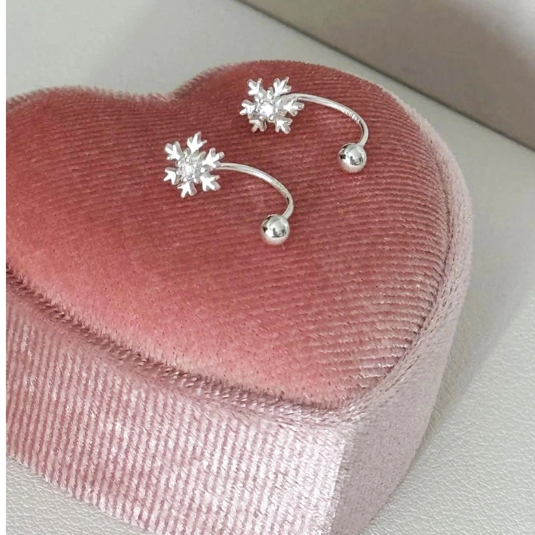 足银耳饰 清新雪花足银度假耳钉轻奢设计小众日韩耳骨钉迷你配饰
