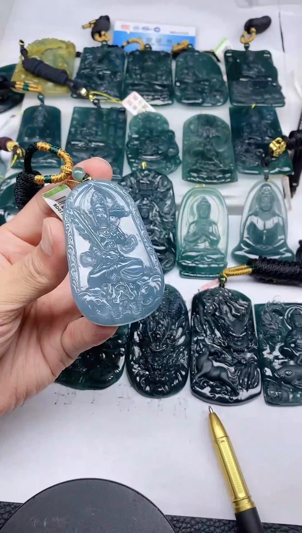 颈饰未镶嵌翡翠