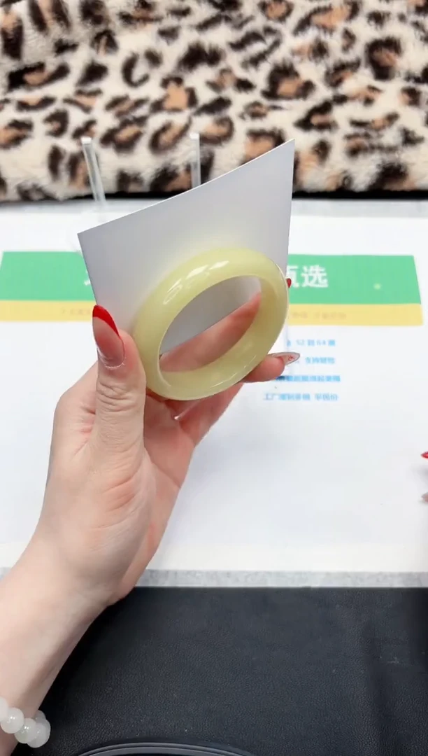 【闪购商品】石英质玉手镯未镶嵌81-55