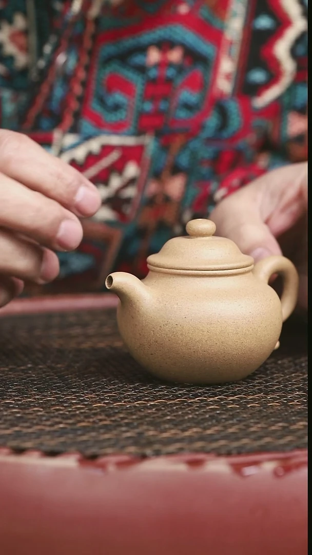 茶壶紫砂黄金段莲子120CC