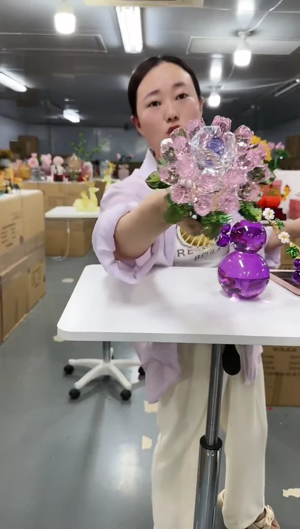 树脂金沃水晶琉璃摆设    手捧花