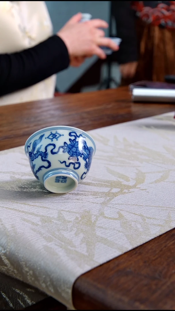 【闪购商品】宣和窑青花狮子滚绣球杯子