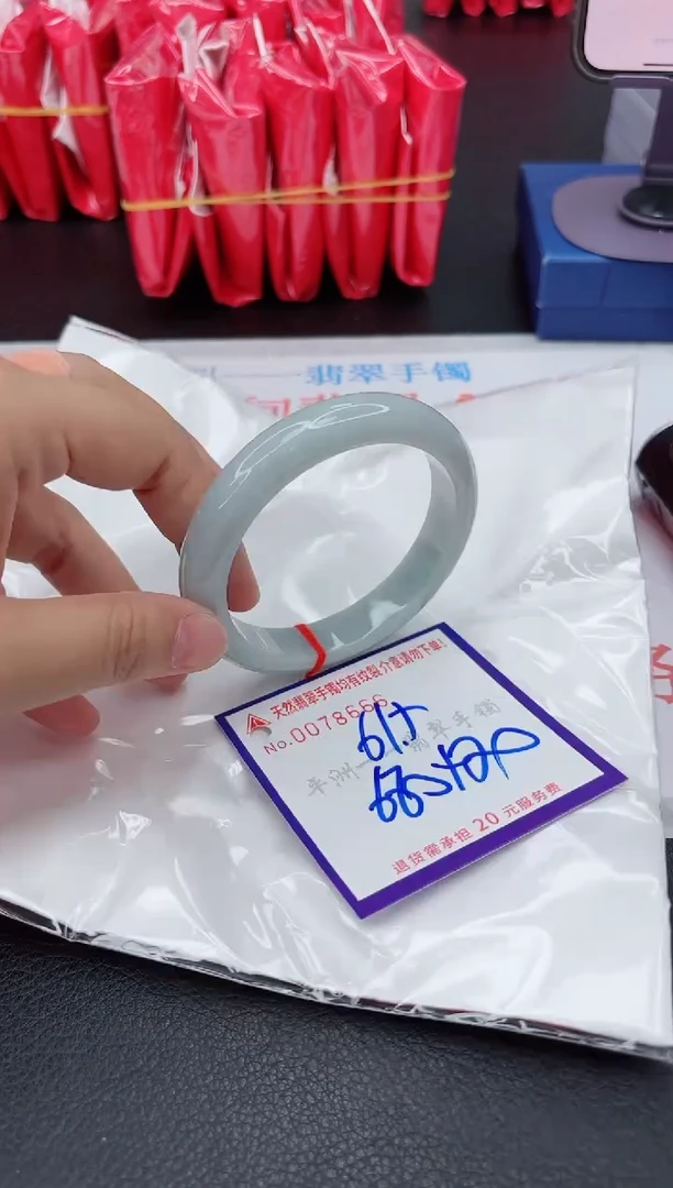 翡翠手镯未镶嵌1