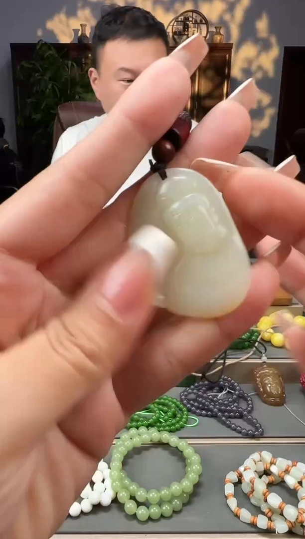 和田玉未镶嵌颈饰1