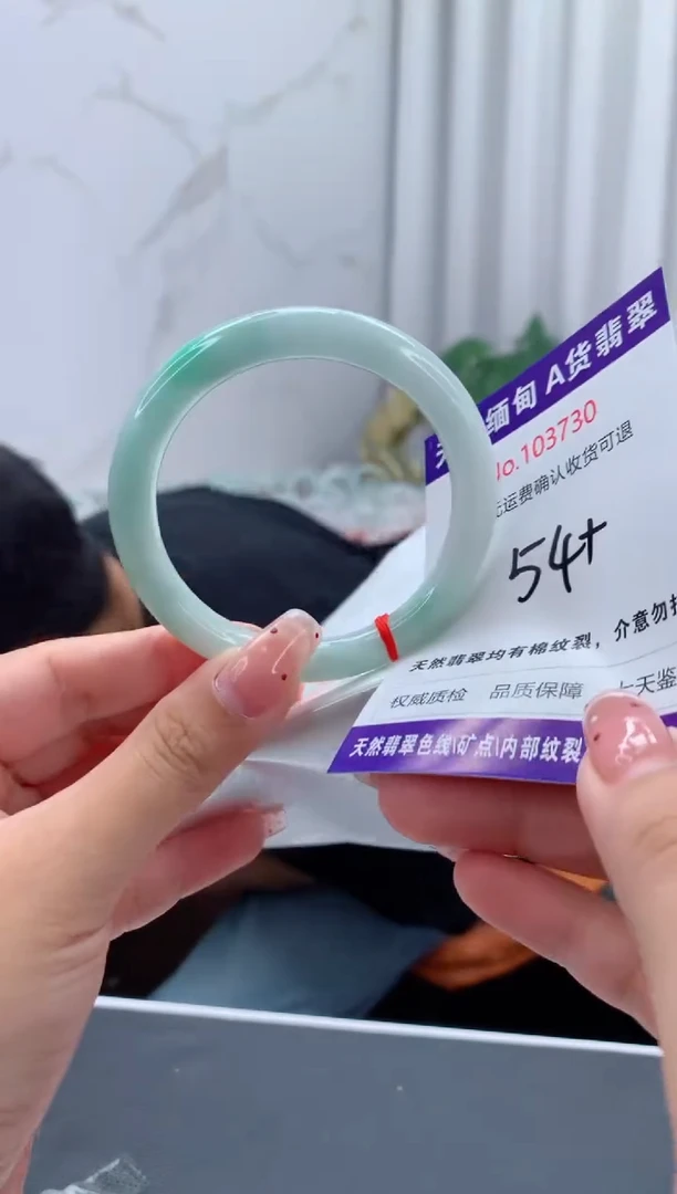 未镶嵌手镯翡翠有纹，完美者勿拍