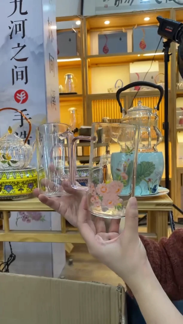 竹间杯粉把桃花两只