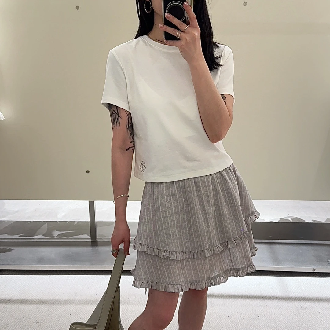 Pada嘻&EI【短款T】下摆精美小刺绣 圆领短袖 26706 Hi Fortune