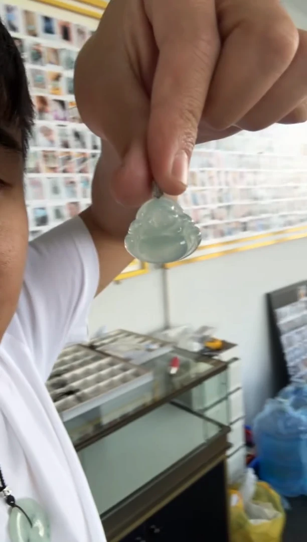 翡翠18K金镶嵌颈饰G**.天然A货翡翠高冰佛公吊坠 多样性一件
