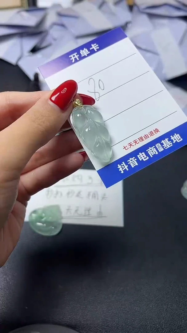 时尚女士精品吊坠