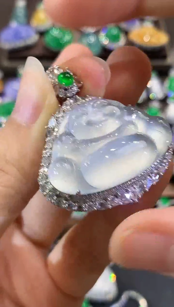 吊坠(不含链)18K金镶嵌翡翠橙**贝D55