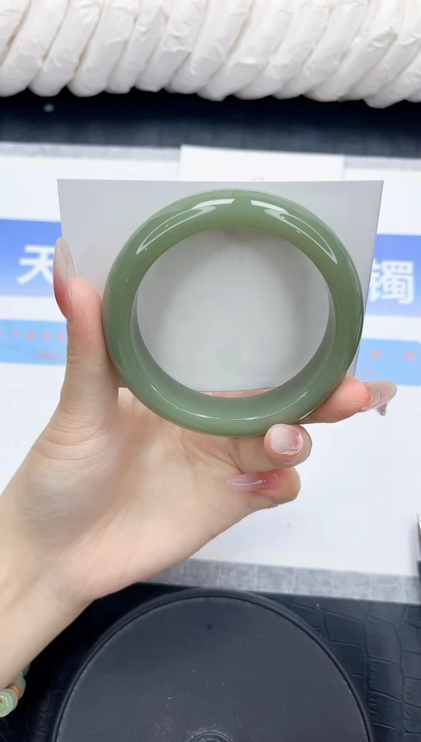 未镶嵌手镯石英质玉136-56