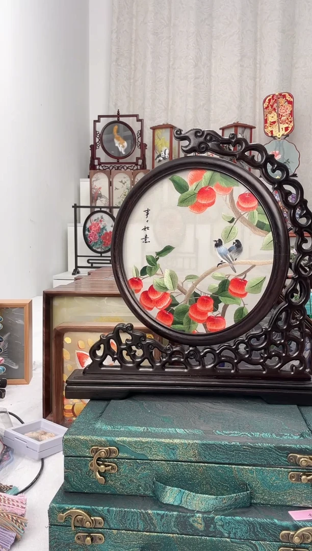 扇子苏绣作品手工摆台