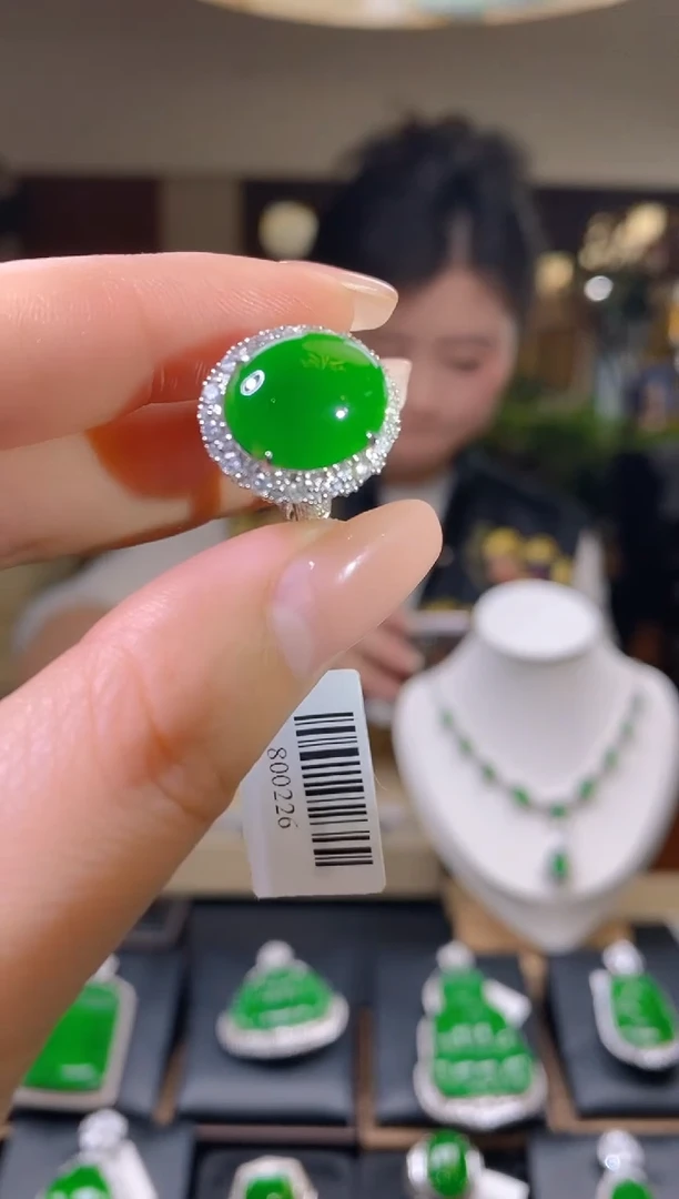 【闪购商品】翡翠吊坠(不含链)18K金镶嵌翡翠戒指