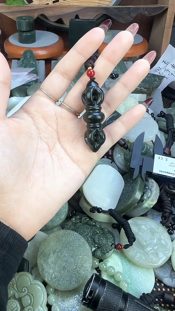 颈饰未镶嵌和田玉1