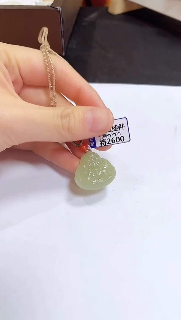 颈饰未镶嵌和田玉佛公