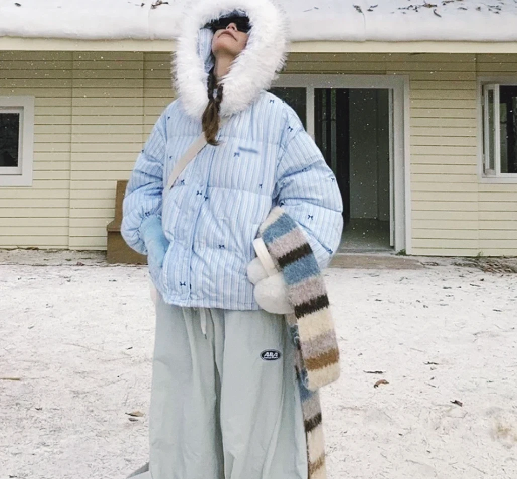 韩系蓝色毛领连帽羽绒棉服女2024年新款冬季保暖条纹短款棉衣棉袄