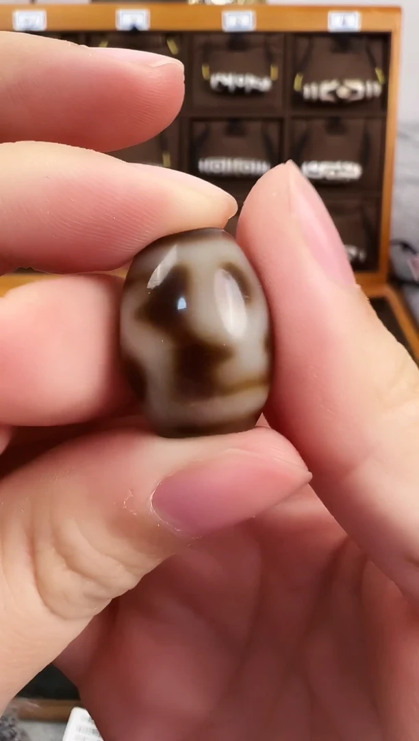 玛瑙/玉髓（覆膜）颈饰未镶嵌43微瑕随机发货