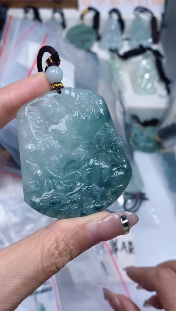 颈饰未镶嵌翡翠吊坠