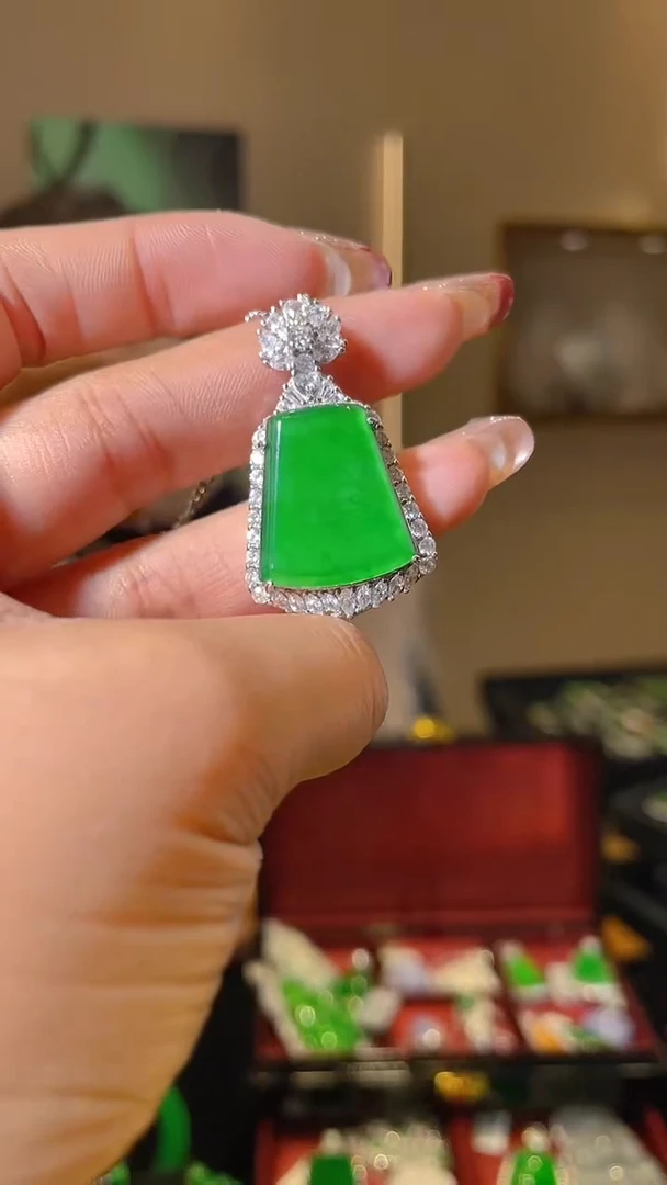 【闪购商品】翡翠吊坠(不含链)银S925镶嵌天然翡翠A货