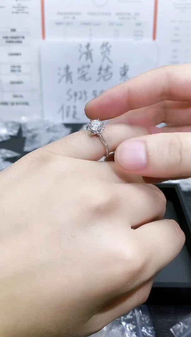 925银合成碳硅石虞美人一克拉15吗