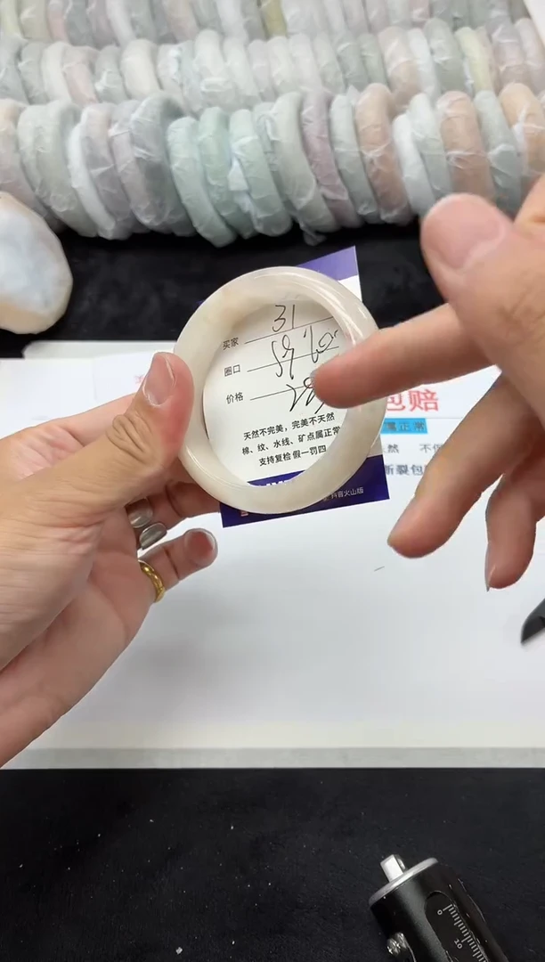 未镶嵌手镯石英质玉31
