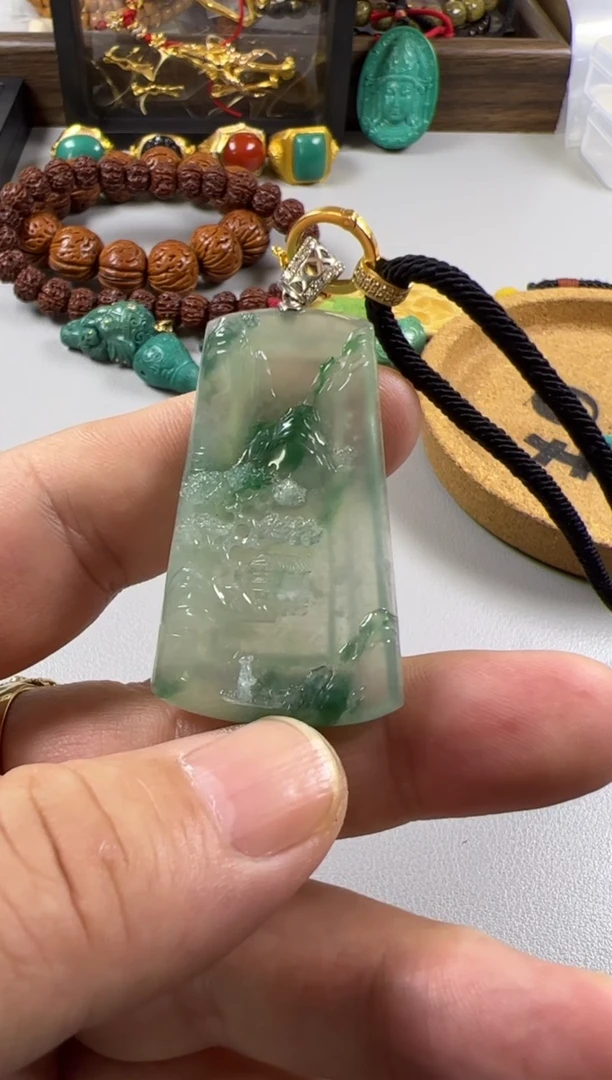 【闪购商品】翡翠吊坠(赠链)未镶嵌000012589