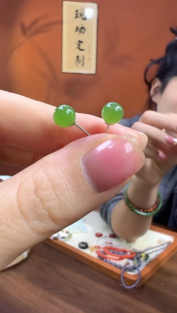未镶嵌和田玉耳钉碧玉