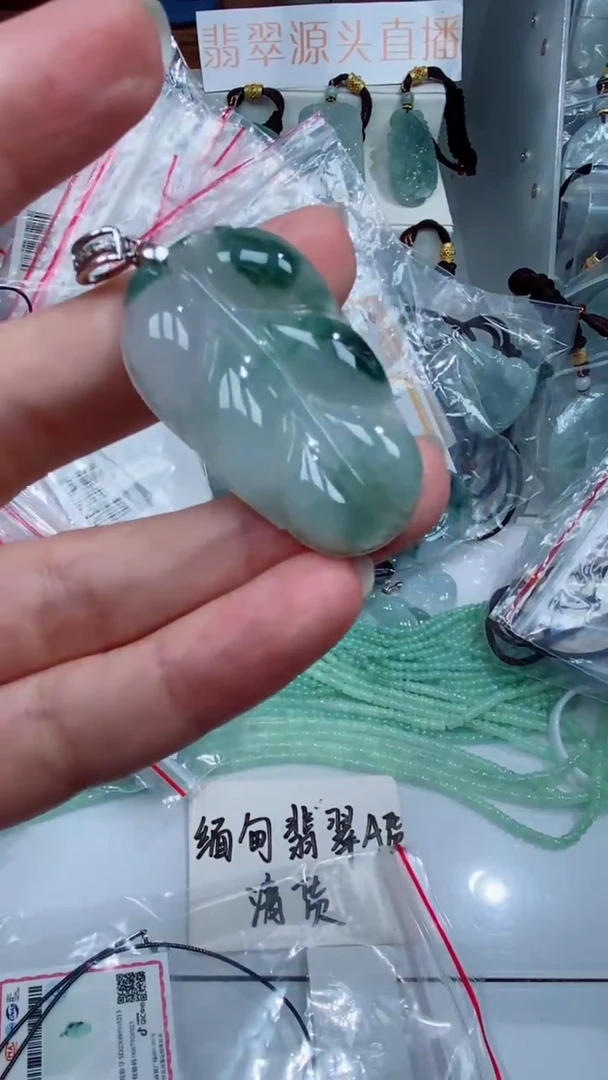 颈饰银S925镶嵌翡翠吊坠