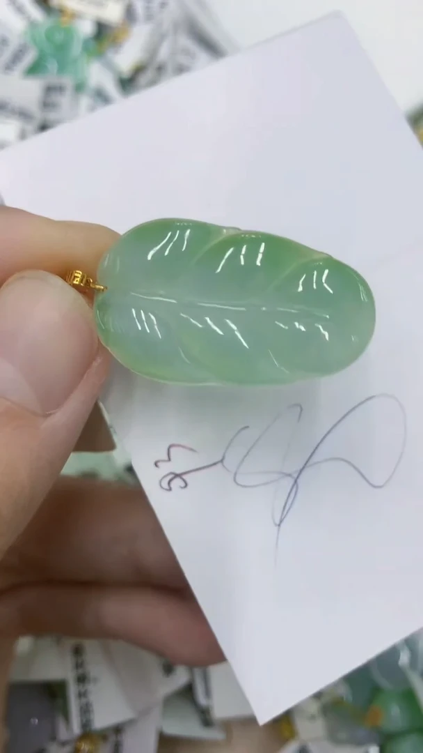 颈饰18K金镶嵌翡翠1111111111